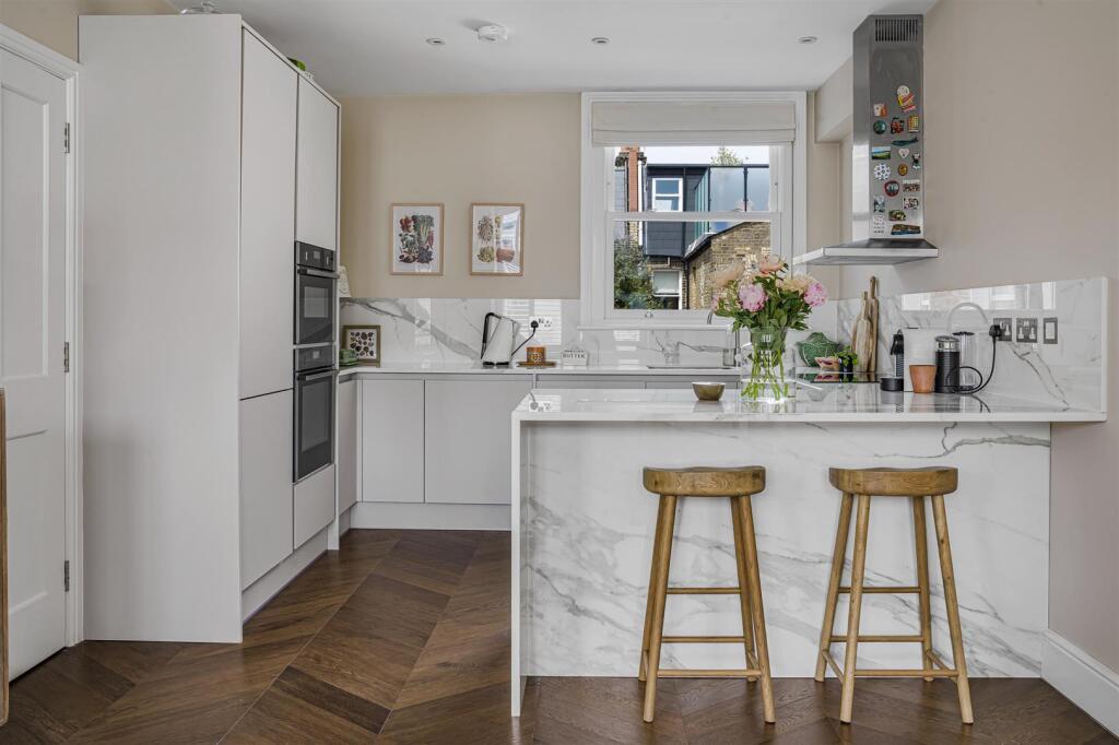 Apartment in London - View 4