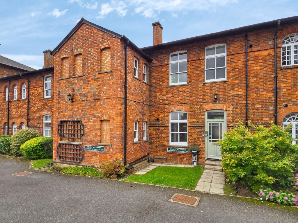 2-bed flat on Dunstable Street, Ampthill, Bedfordshire, MK45, £300,000