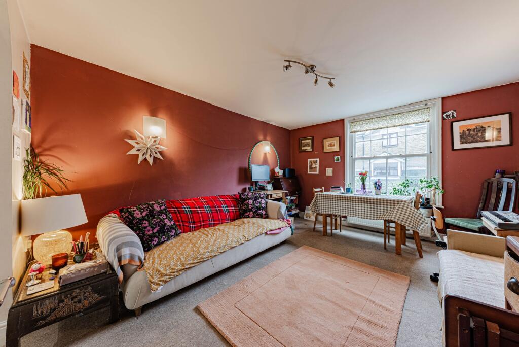 Apartment in Faversham, Preston - View 2