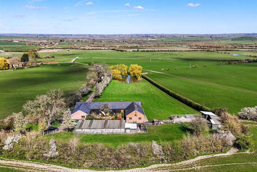Main image of property: Hogshaw, Buckingham