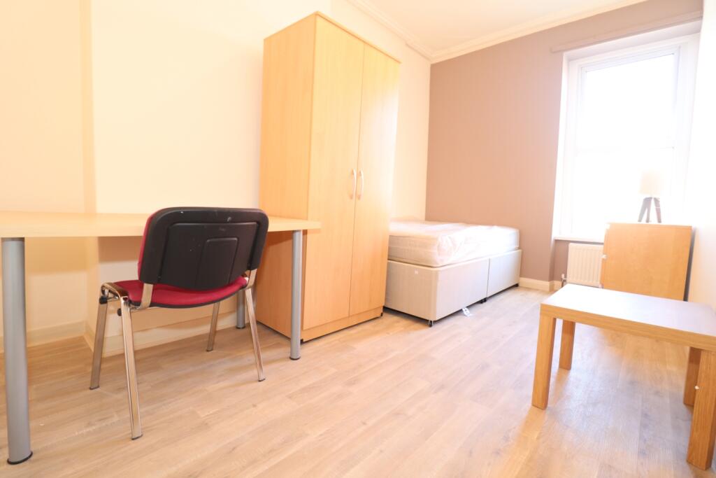 House in Cardiff, Plasnewydd, Roath - More