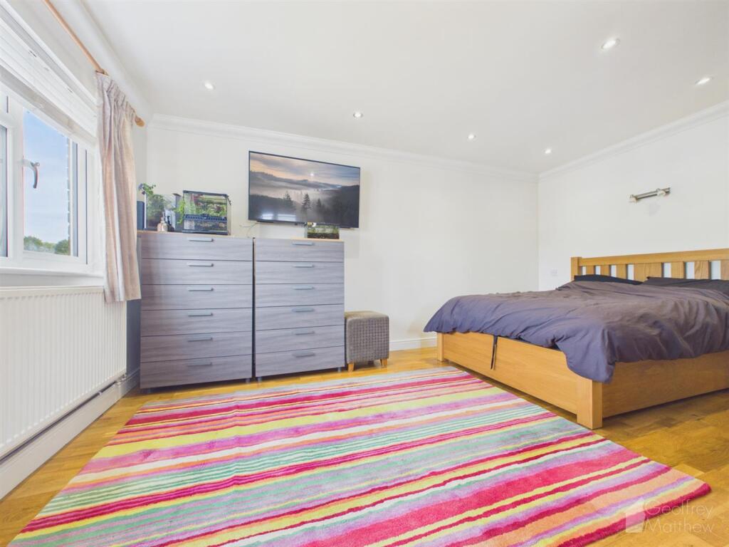 Apartment in Stevenage, Pin Green - View 4