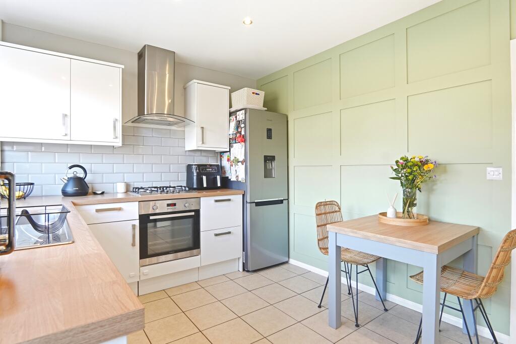 Kelmscott Avenue, Manston, Leeds, LS15 photo 4