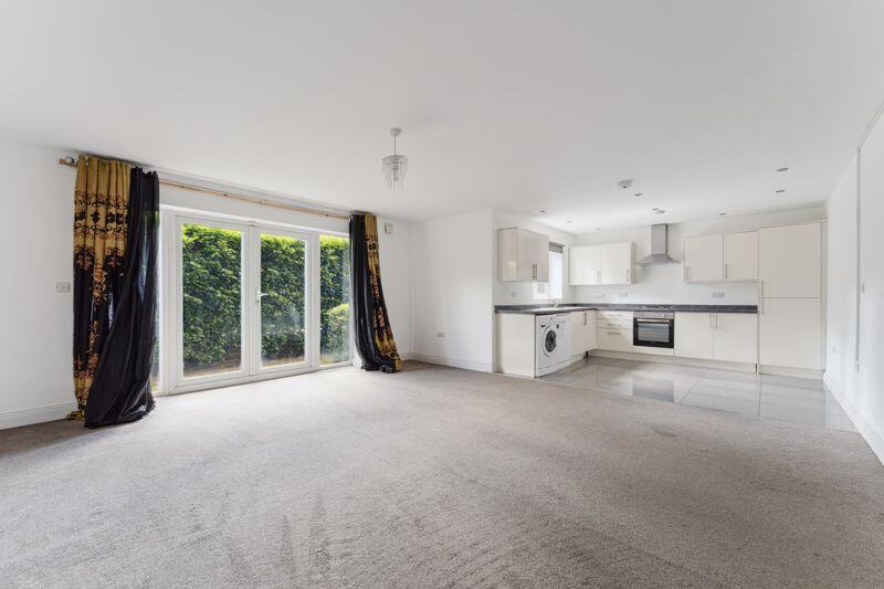 Apartment in Southall - View 3