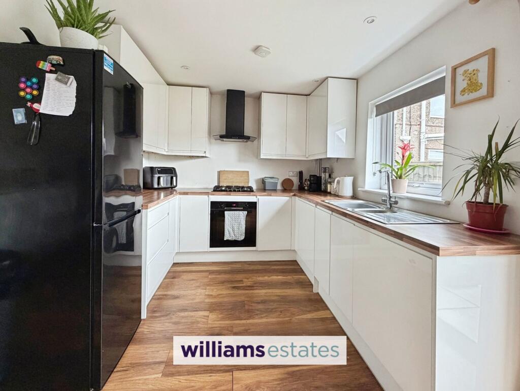 Ruthin, LL15 photo 5