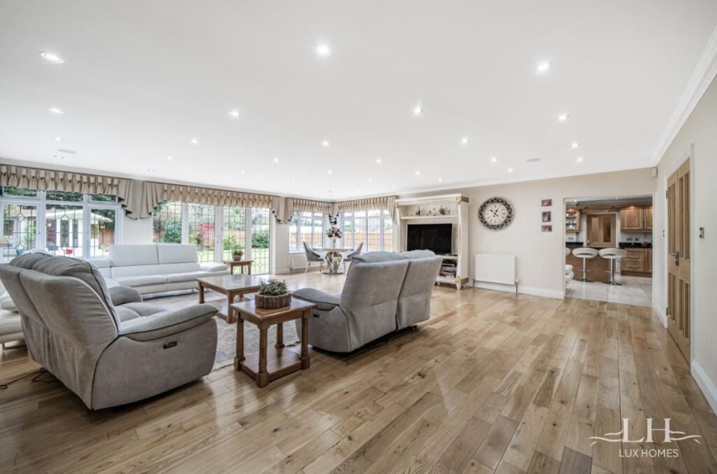 House in Romford - More