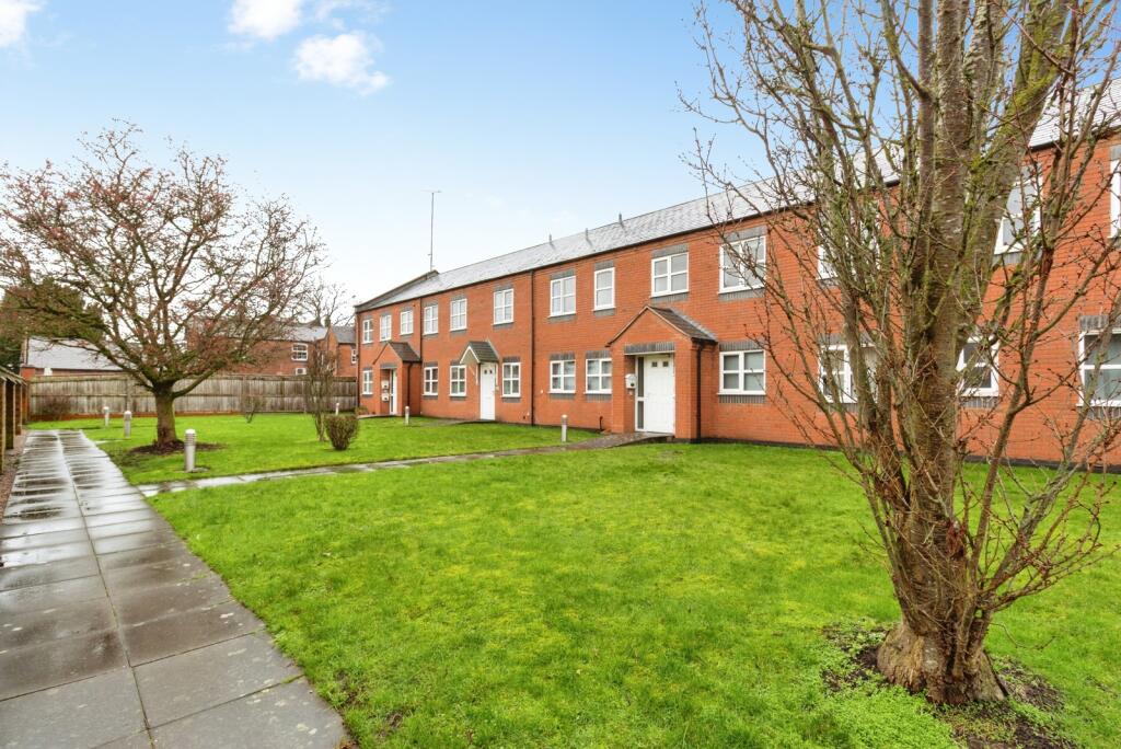 2-bed flat on New Garden Street, Stafford, Staffordshire, ST17, £100,000