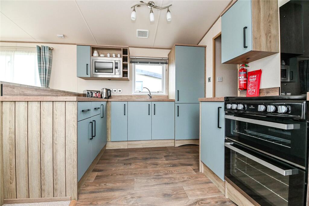 Chewton Sound, Hoburne Naish Holiday Park, Barton On Sea, Hampshire, BH25 photo 2