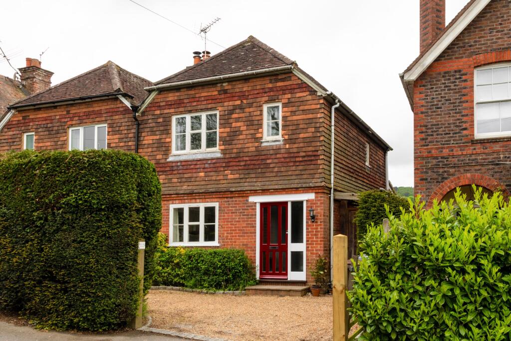 Main image of property: Grayswood Road, Grayswood, Haslemere, Surrey, GU27