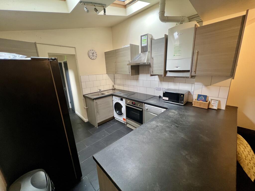 6 bedroom house for rent