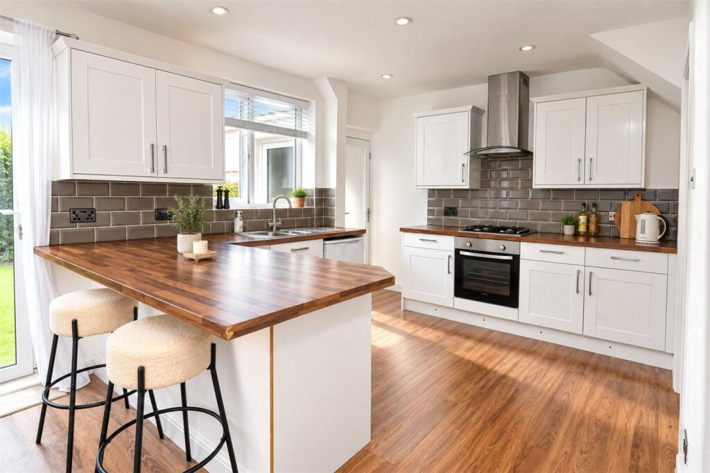 Abbots Way, West Kirby, Wirral photo 4