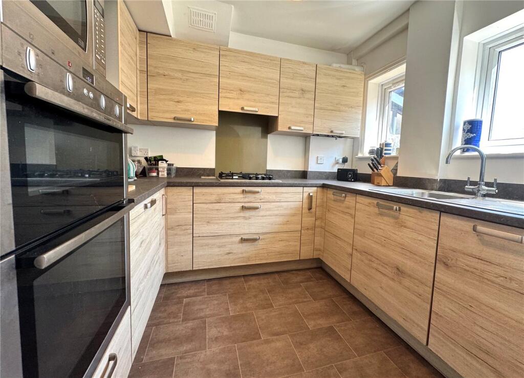 Burford Road, Salisbury, Wiltshire, SP2 photo 2