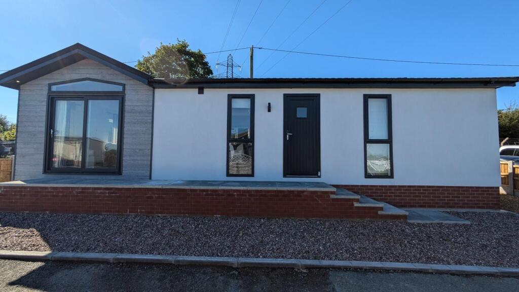 2-bed caravan on Mancot, Deeside, CH5 2TX, £129,995
