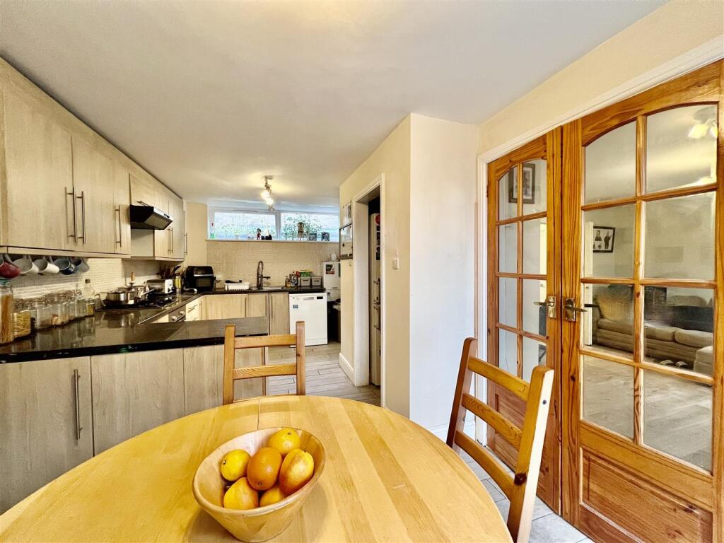 House in Croydon - View 5