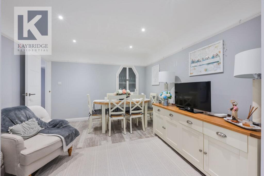 House in Epsom, Stoneleigh - View 4