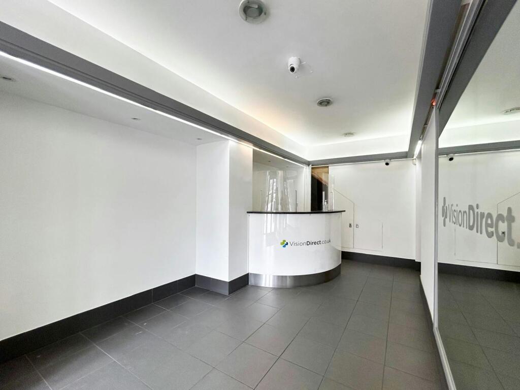 9cc35e3210b686a419f3d333034e4d4626camdenhighstreetlondon.jpg