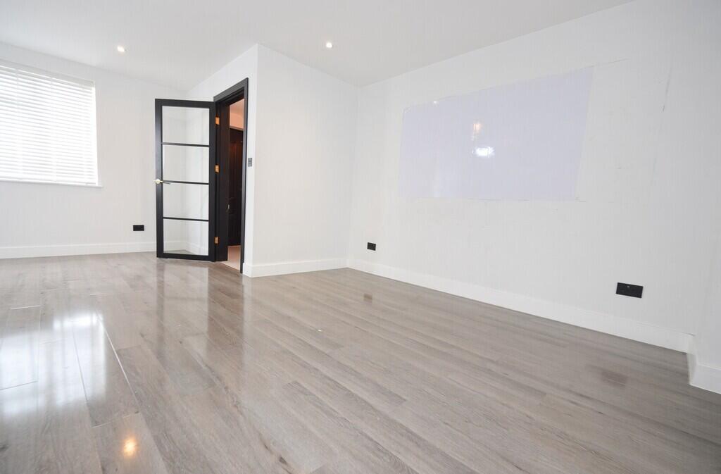 House in Twickenham - View 4
