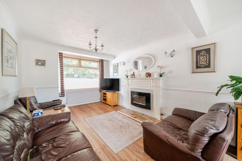 Coulsdon Road, Caterham, CR3 photo 2