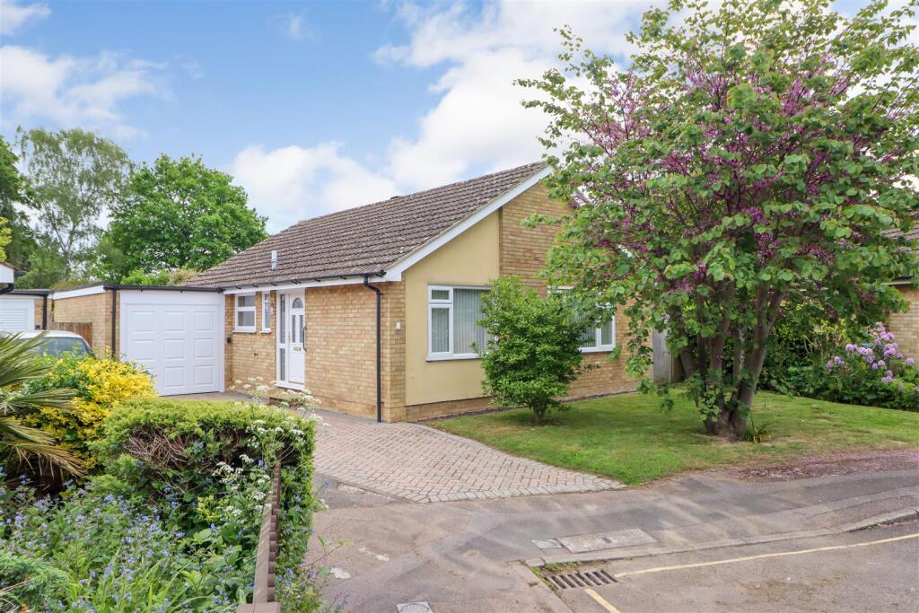 2-bed detached on Kidmans Close, Horsham, £475,000