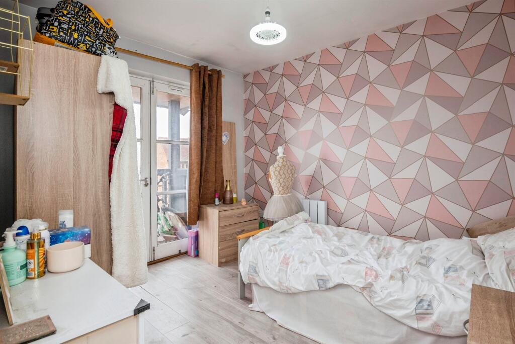 Apartment in Worcester, Red Hill - More