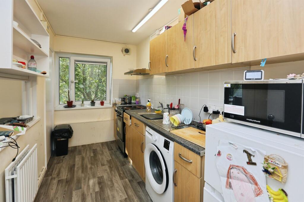 Apartment in Southampton, Thornhill - View 3