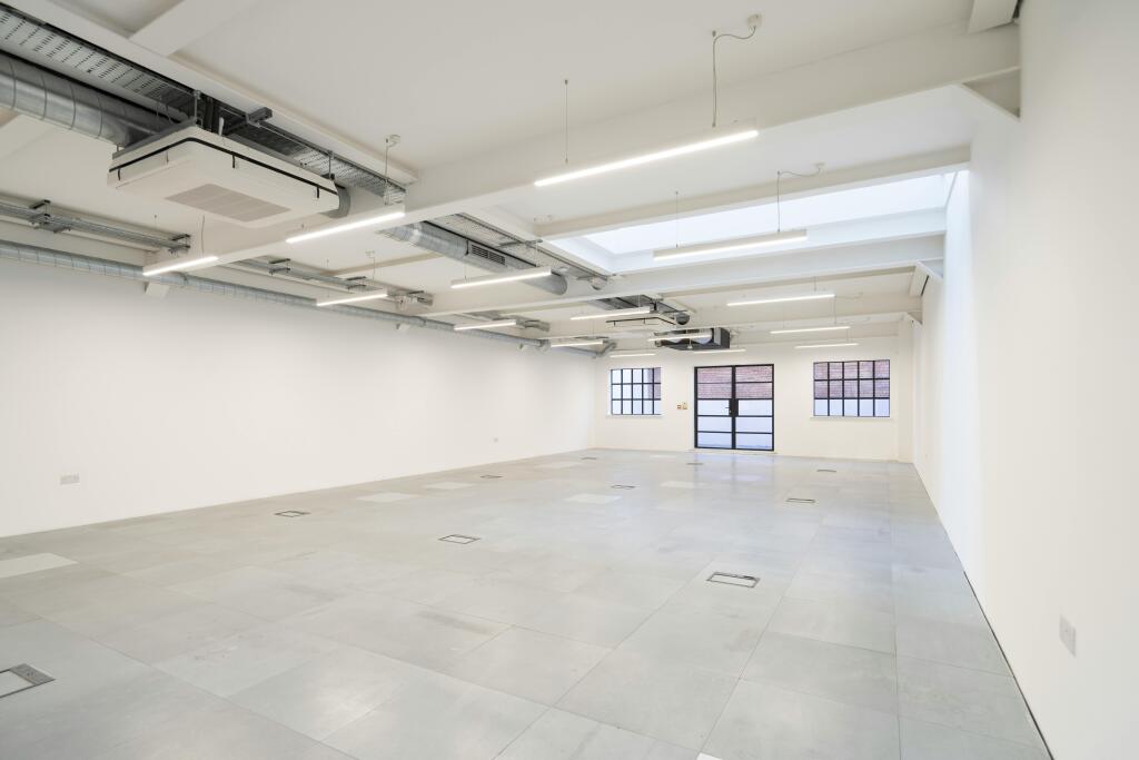 MC3993-9476-HR.jpg