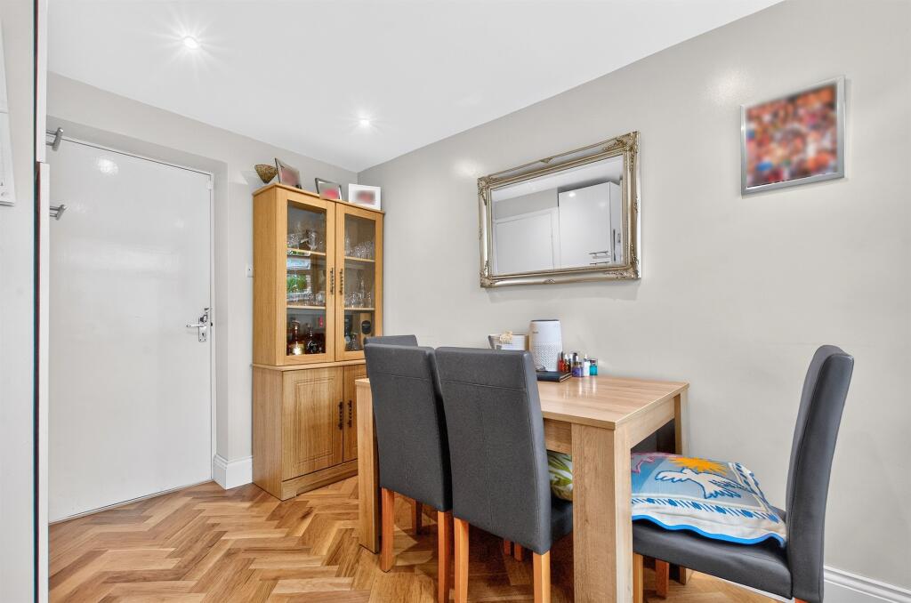 House in St Albans - View 5