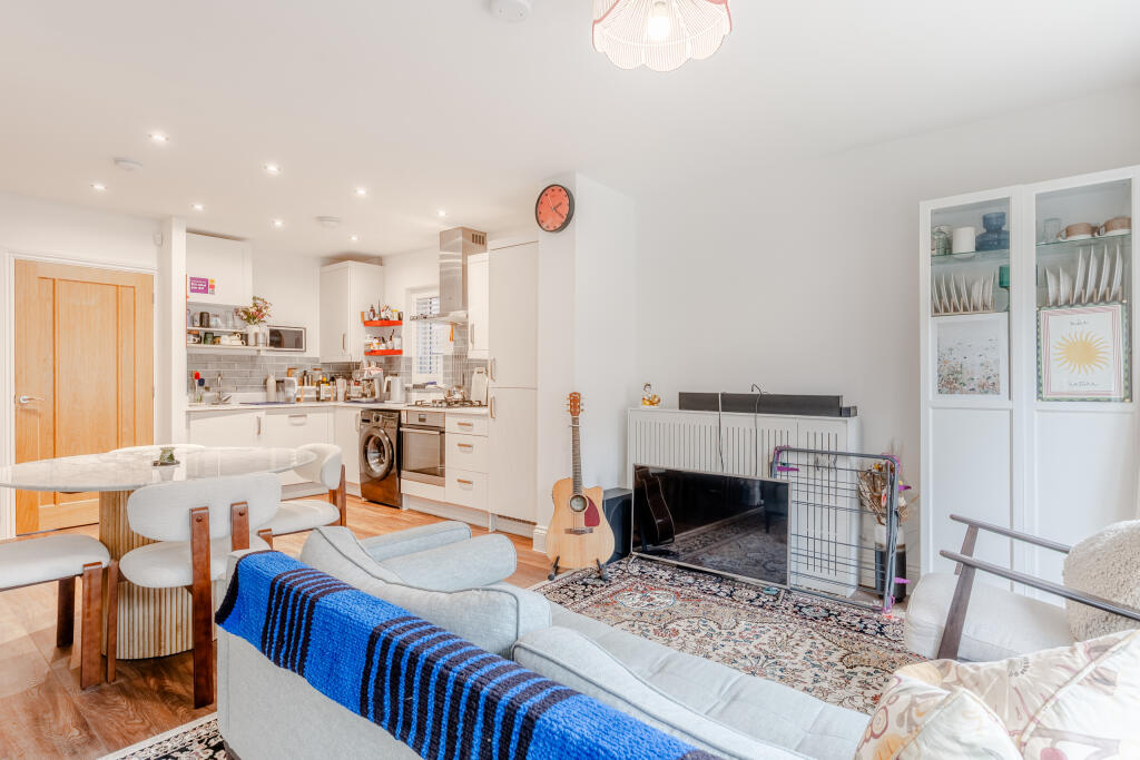 House in Bristol, Beaufort Park, Almondsbury - More
