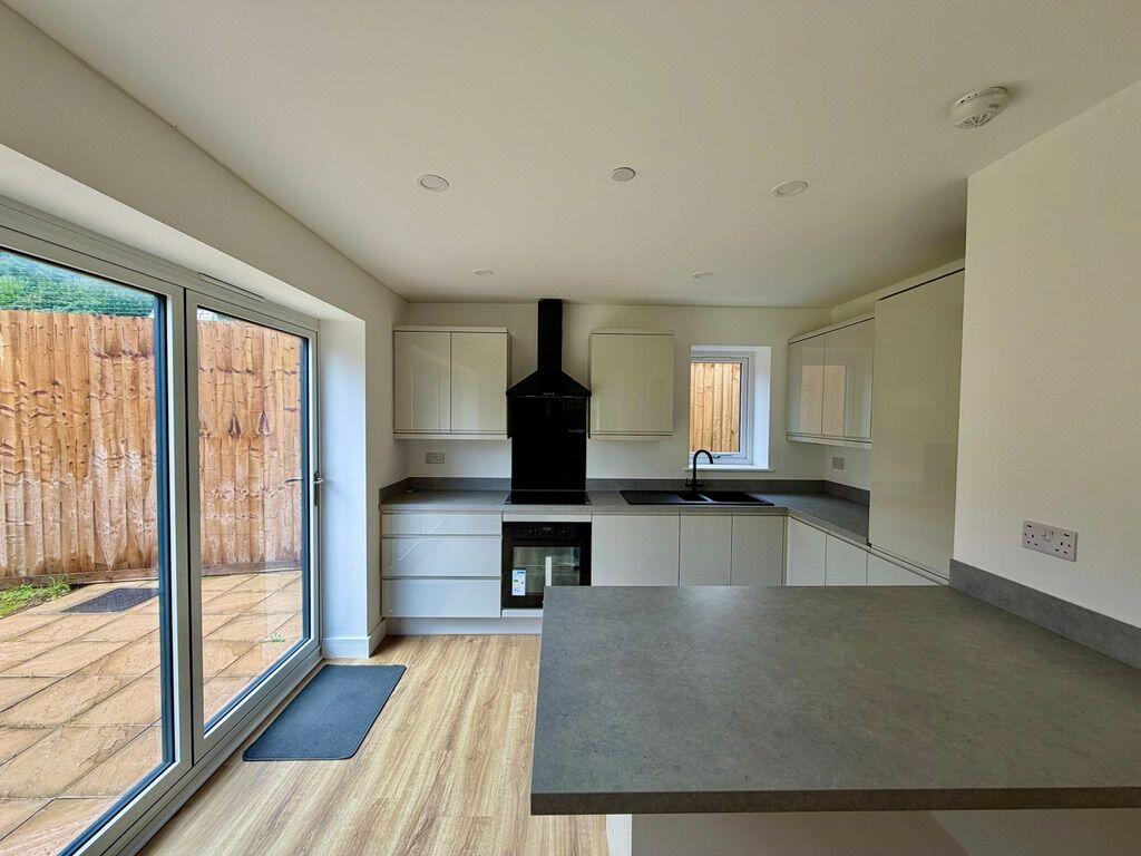 Celenyn close,newbridge,NP11 4AT photo 2