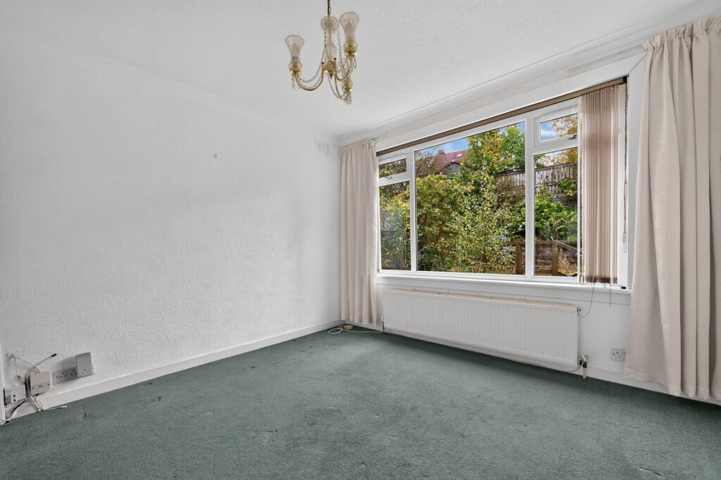 House in Glasgow, Burnbrae, East Dunbartonshire - More