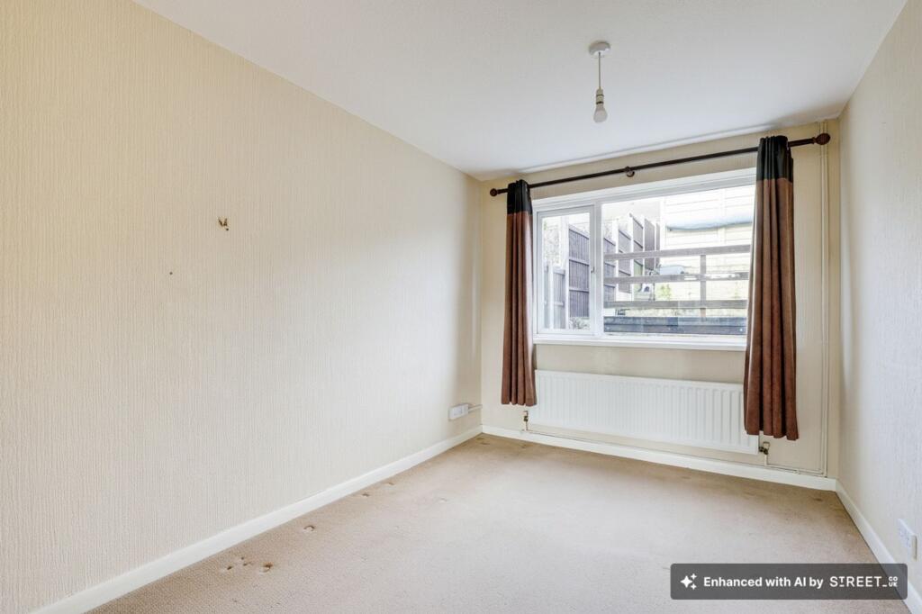 House in Gedling, Nottinghamshire - View 3