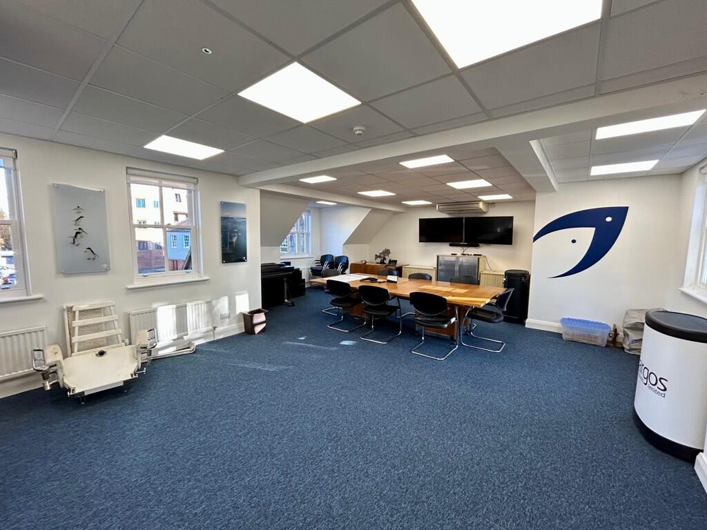 Main image of property: Cygnet House, 3 Northcroft Lane, Newbury, Berkshire, RG14 1BT