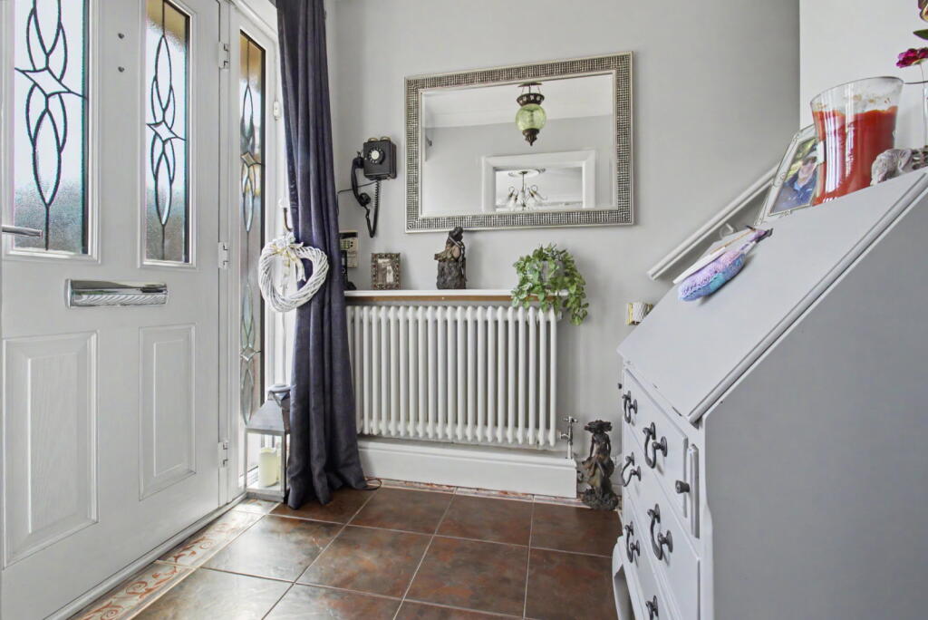 House in Rainham, South Hornchurch - More