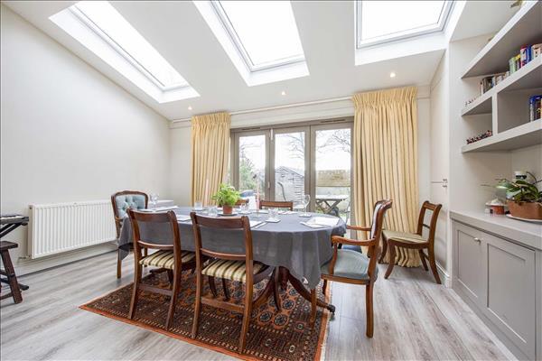 House in London, Norley Neighbourhood, Roehampton - View 4