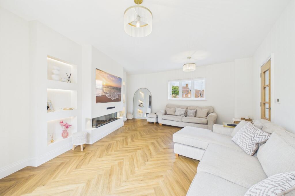 House in Reading, Warfield - View 3