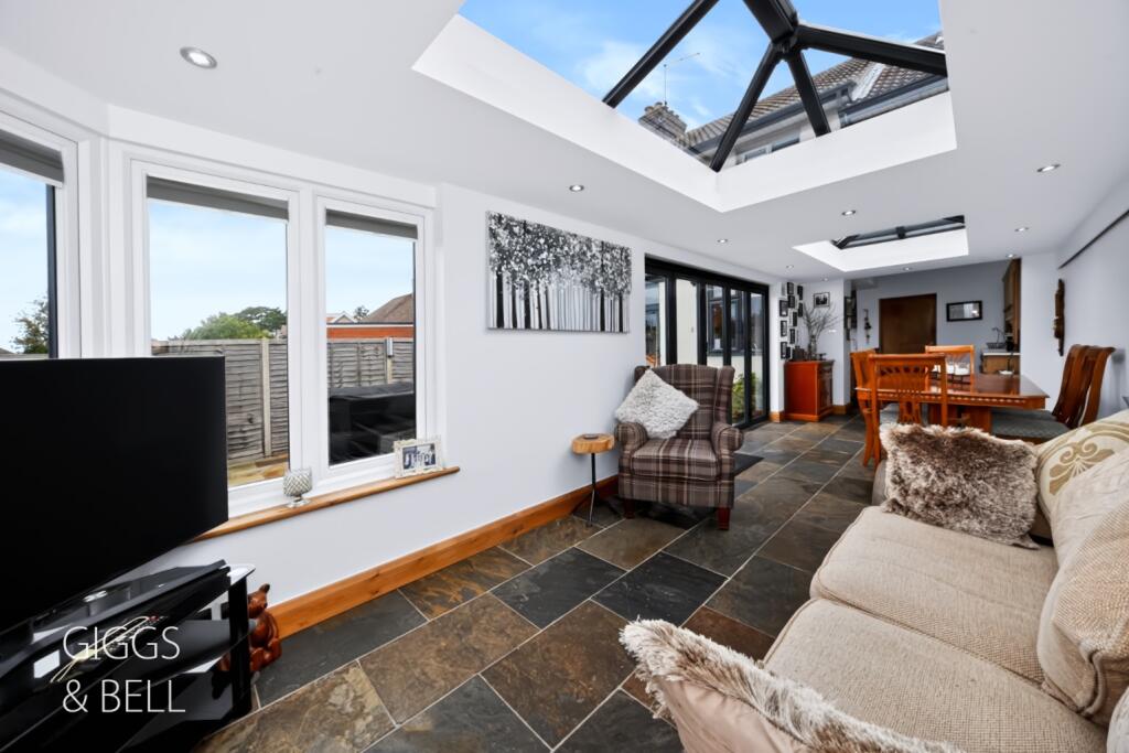 House in Luton - View 5