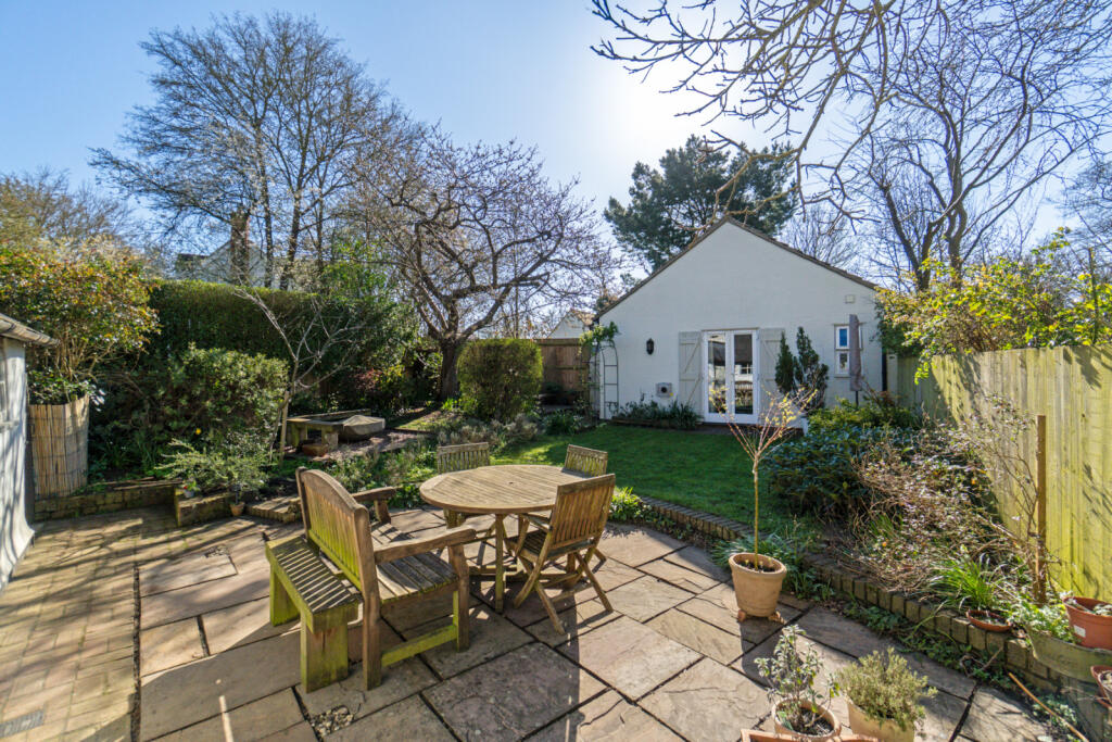 Braintree Road, Dunmow, Essex, CM6 photo 3