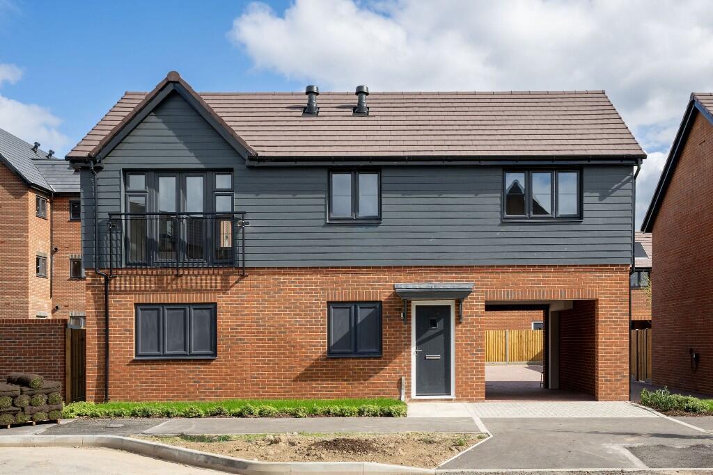 2-bed house on Nine Mile Ride Ext, Wokingham, 
RG40 4DW, £80,000