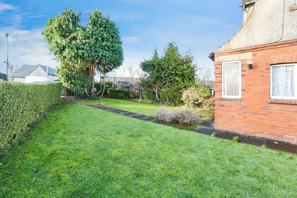 Moorland Crescent, Menston, Ilkley photo 2