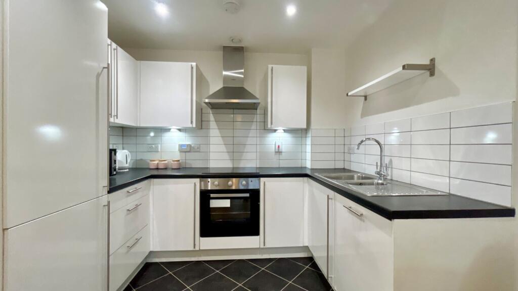 Apartment in Reading - View 4