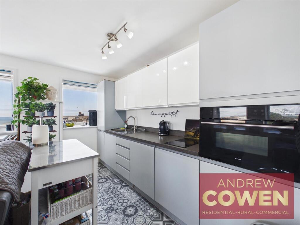 Apartment in Scarborough, North Yorkshire - View 4