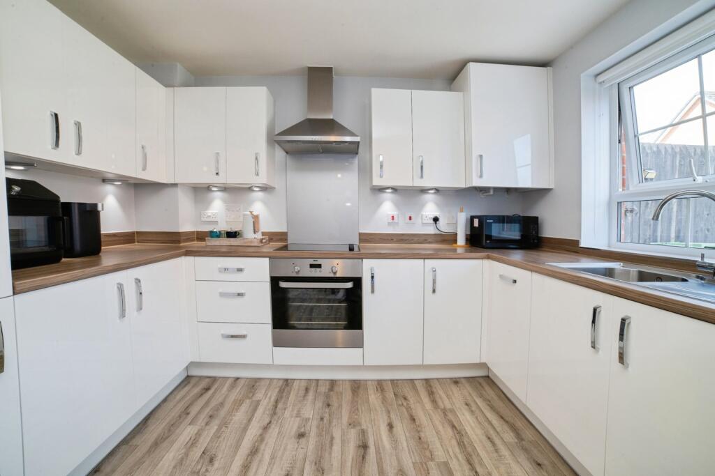 House in Mansfield, Nottinghamshire - View 5