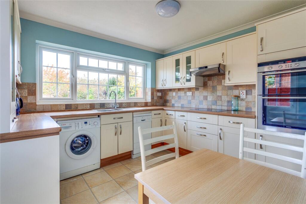 Winchcombe Road, Twyford, Berkshire, RG10 photo 4