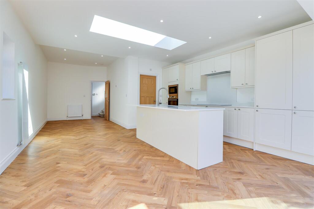 * WEST BACKING GARDEN WITH OUTBUILDING * Woodfield Park Drive, Leigh-on-Sea photo 3