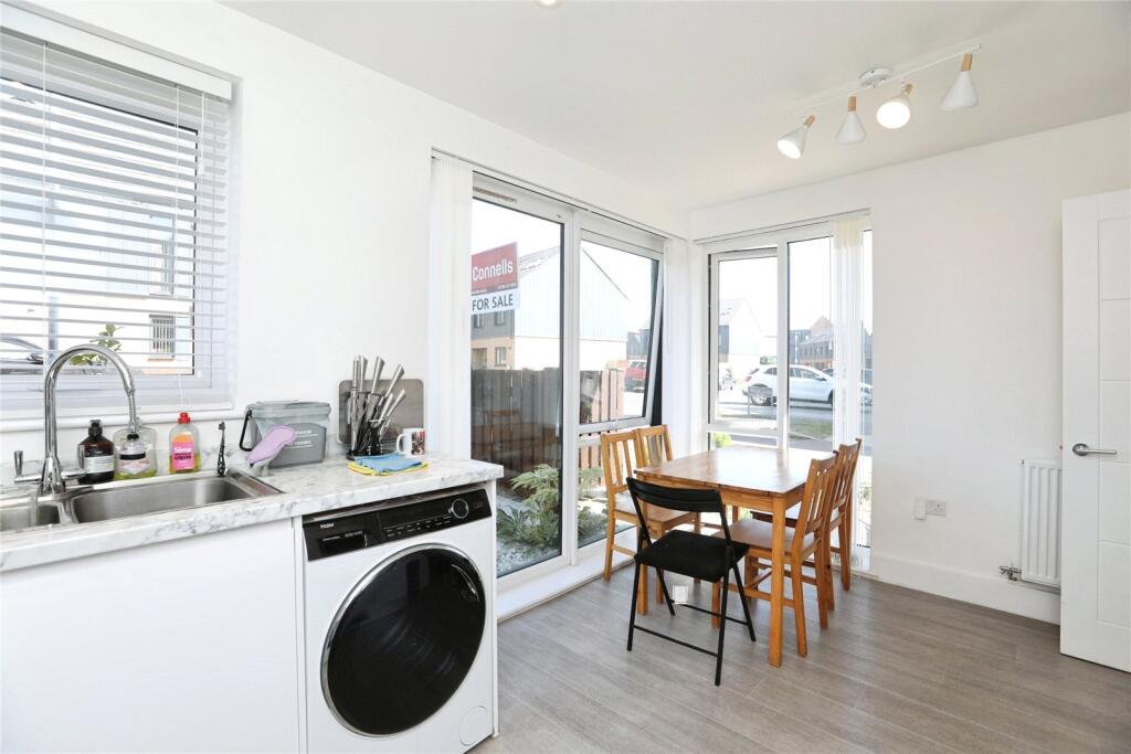 Jupiter Road, Milton Regis, Sittingbourne, Kent, ME10 photo 3