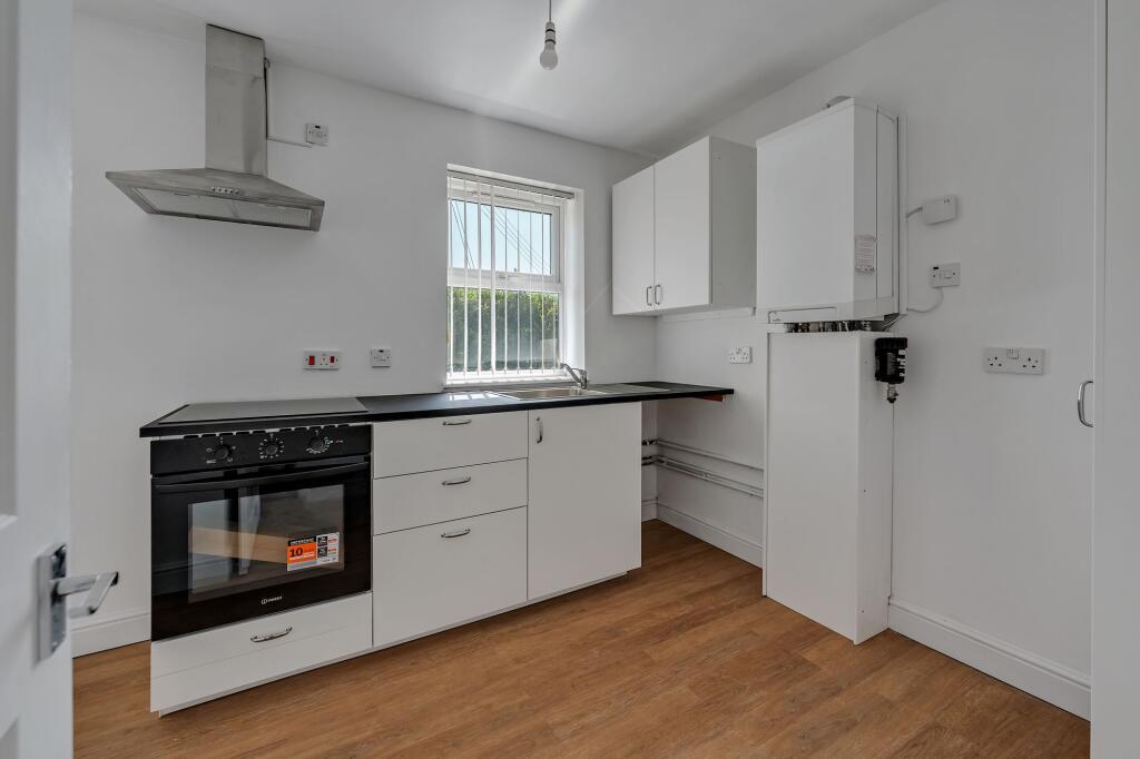 Apartment in Kingswood - View 4