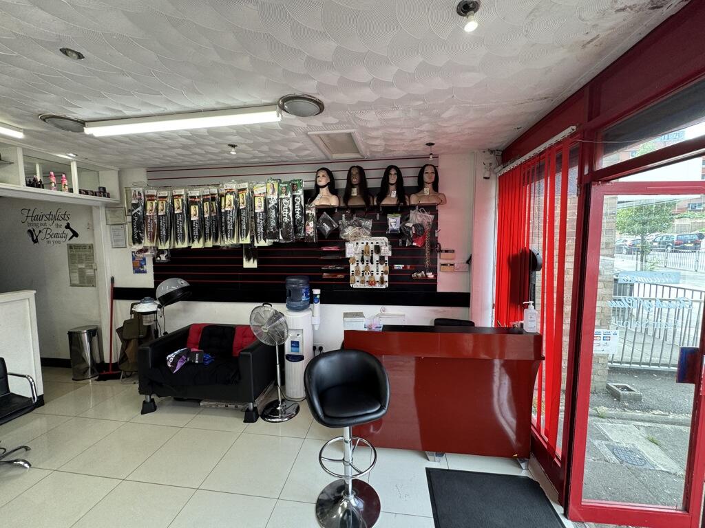 Main image of property: 6a Dunstable Road, Luton, Bedfordshire, LU1