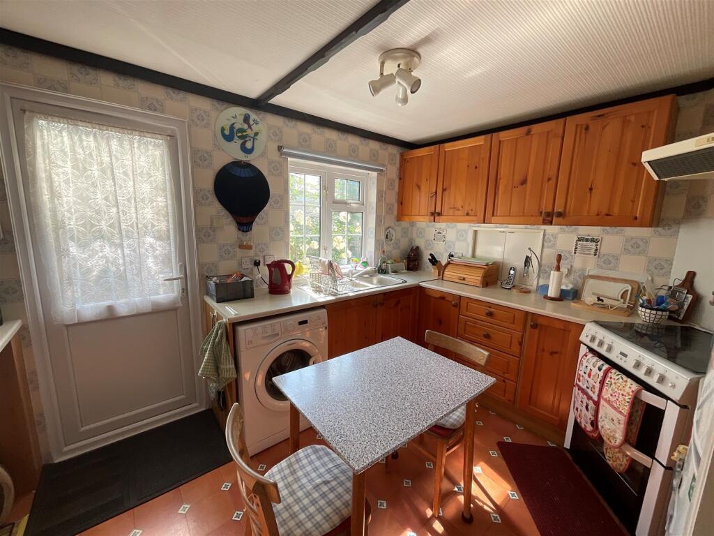 Main image of property: Chestnut Drive, Broadway Park, Petersfield, Hampshire