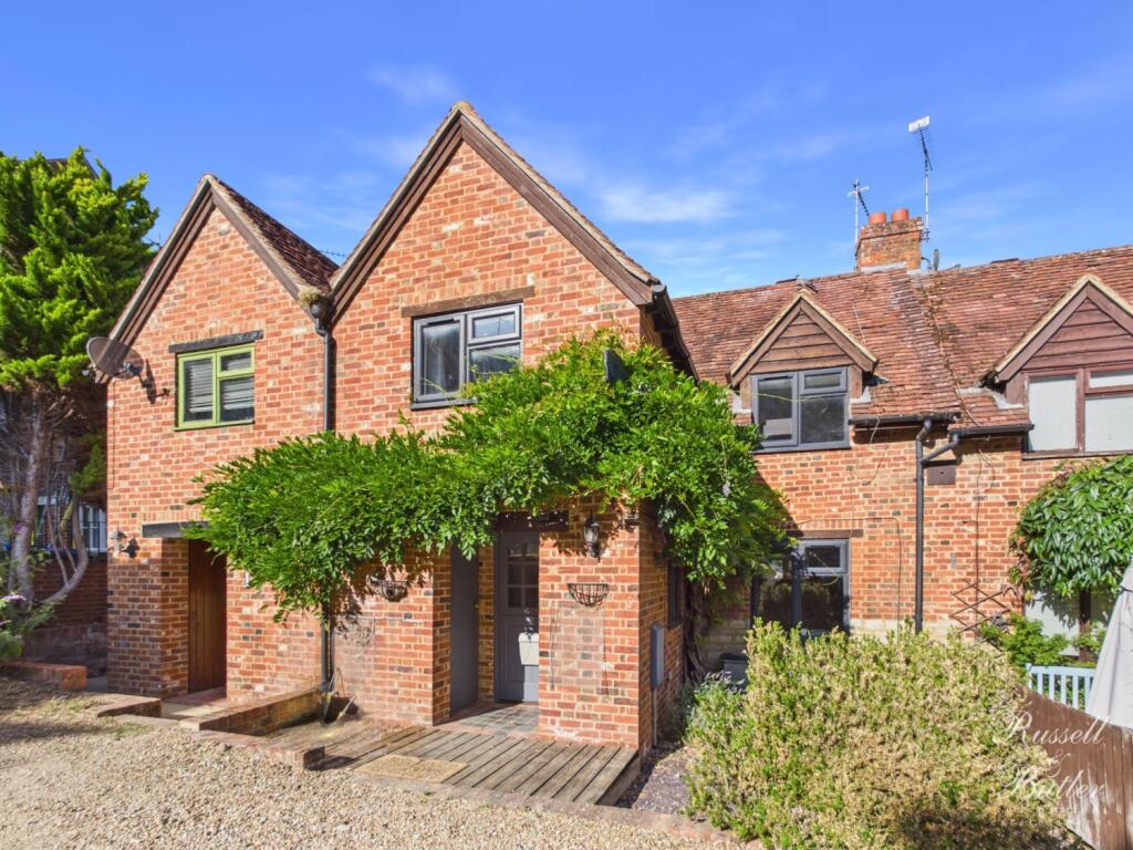 Main image of property: Riverside Mews, Market Square, Buckingham, MK18