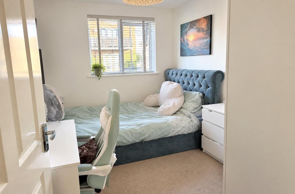Apartment in Southend-on-Sea - View 5